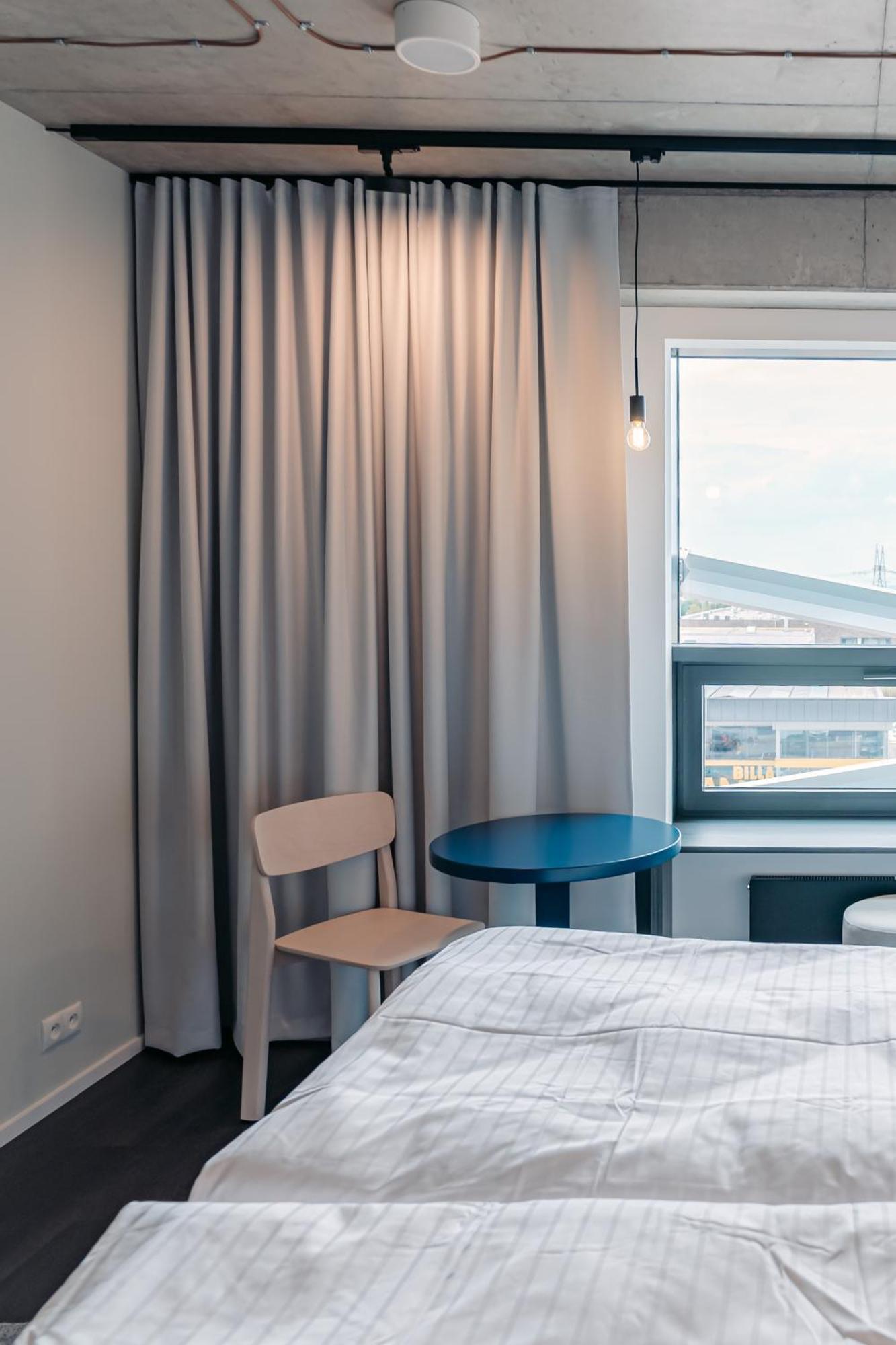 Honest Ricany Room photo