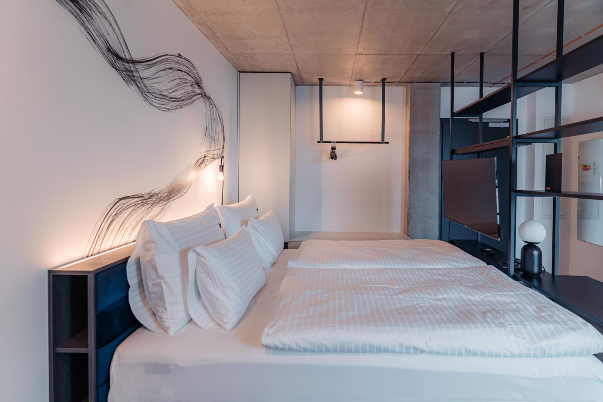 Honest Ricany Room photo